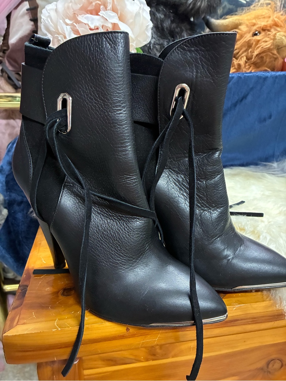 Vero Cuoio Black Leather Pointed side fringe Ankle Boots
